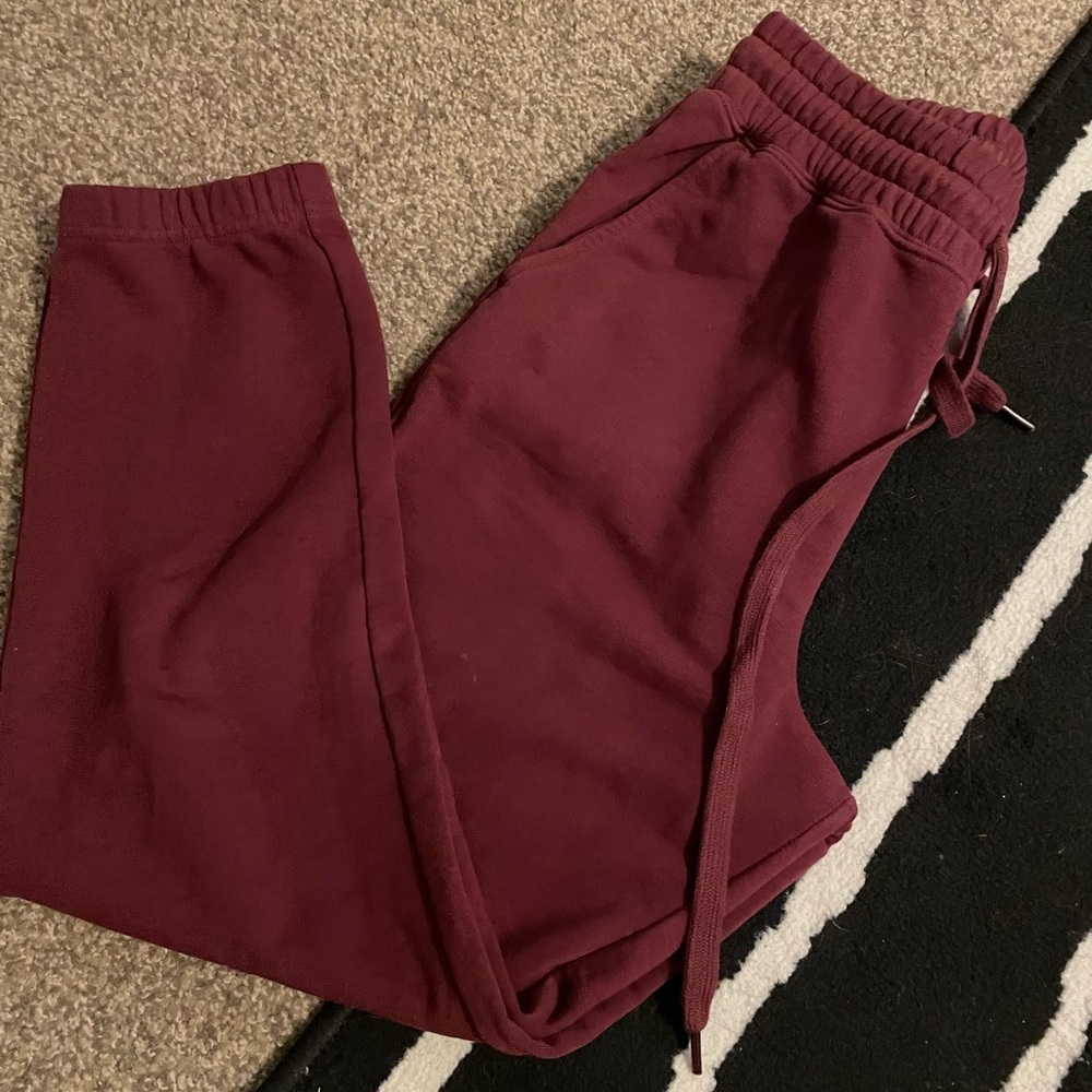 Fabletics sweats burgundy color size S